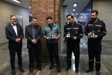 مراسم تقدیر از سه نفر از کارکنان مسوولیت پذیر و امانت دار شرکت مترو منطقه اصفهان