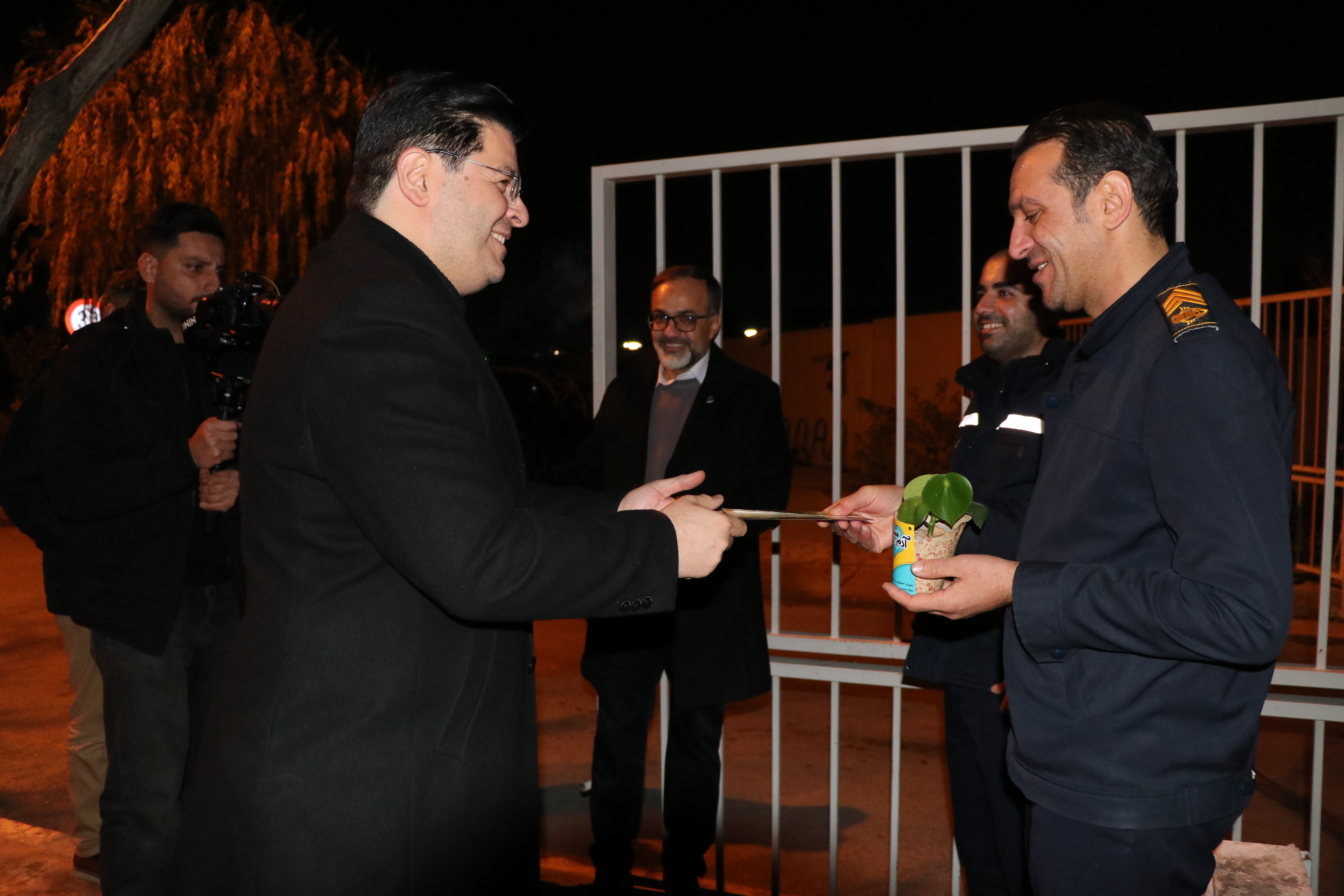 تقدیر از کارکنان شیفت شب یلدا مترو اصفهان